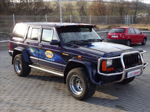 Jeep Cherokee SUV / Terénní 4,0 l 136 kw