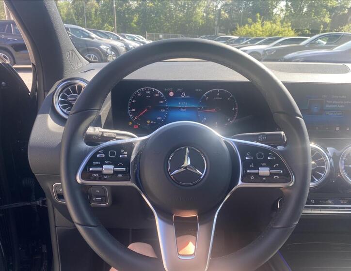 Mercedes-Benz GLA 11