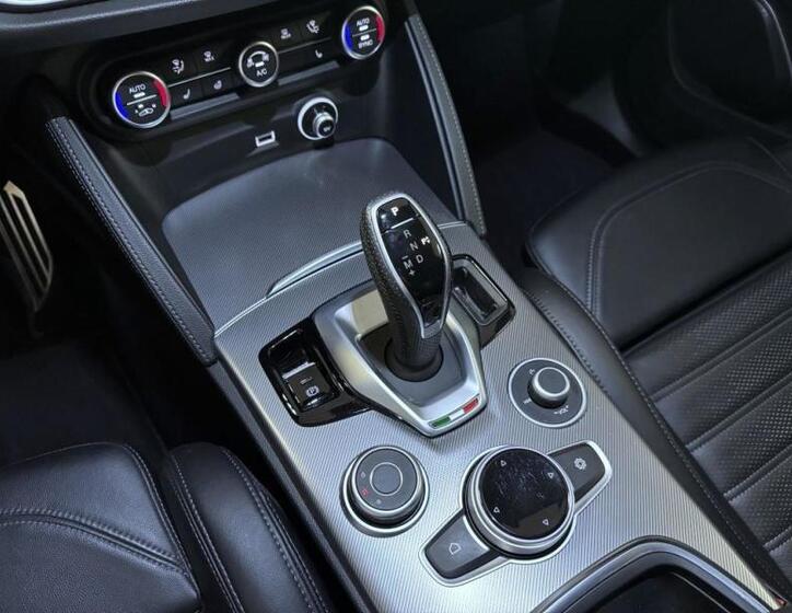 Alfa Romeo Stelvio 16