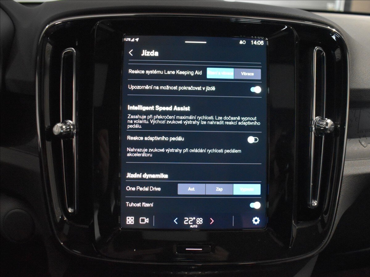 Volvo EX40 SUV / Terénní 0,0 185 kw