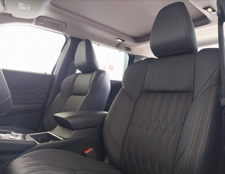 Mitsubishi Outlander SUV / Terénní 2,4 l 225 kw