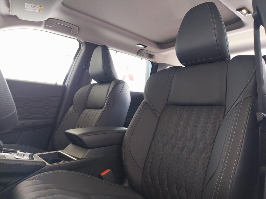 Mitsubishi Outlander SUV / Terénní 2,4 l 225 kw