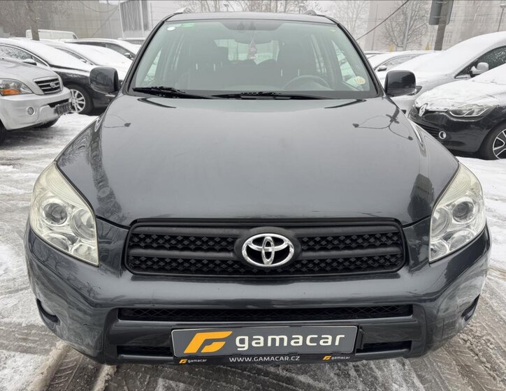 Toyota RAV4 SUV 2,2 l 100 kw