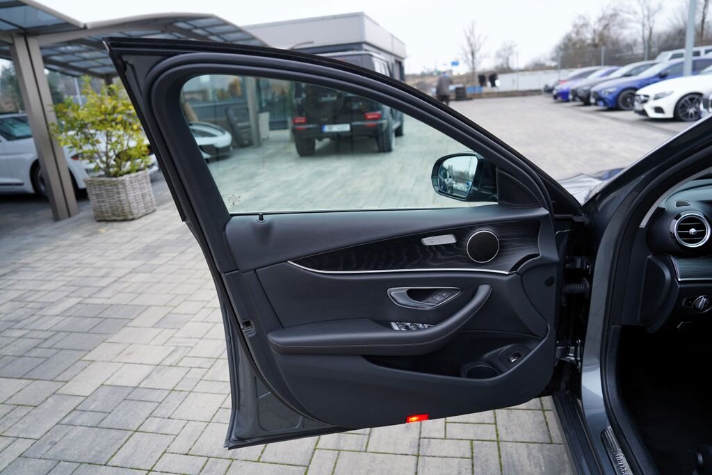 Mercedes-Benz Třídy E Sedan 2,0 l 143 kw