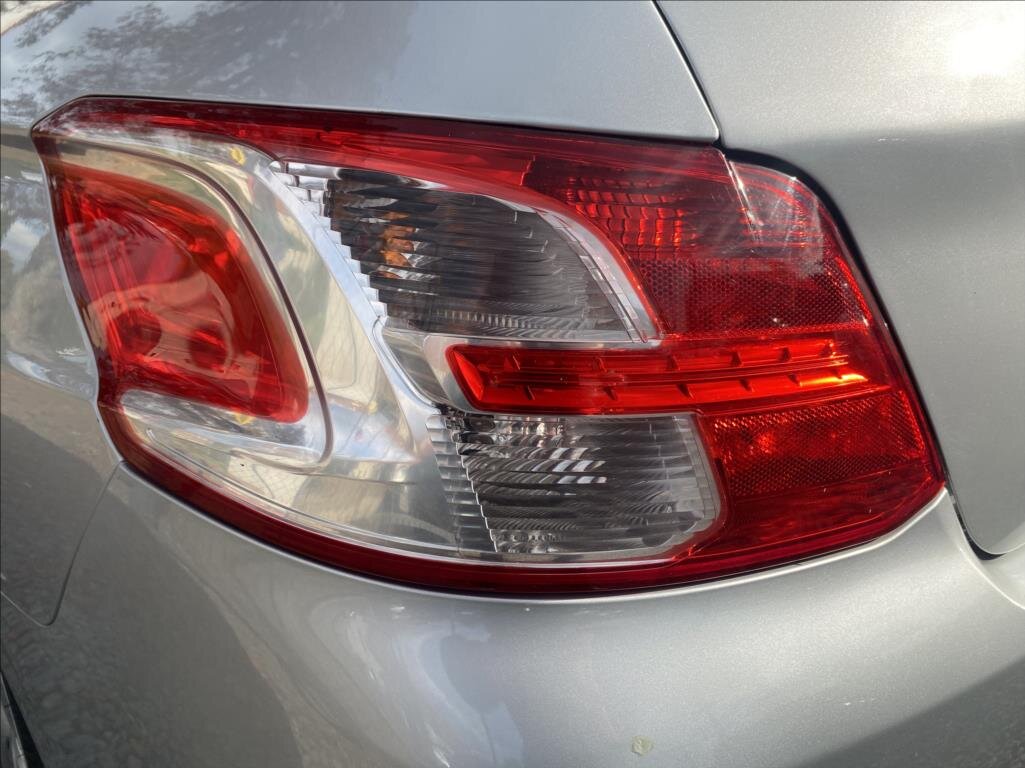 Peugeot 301 Sedan 1,2 l 53 kw