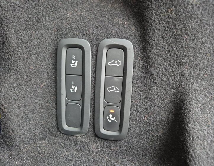 Volvo XC60 SUV / Terénní 2,0 l 177 kw