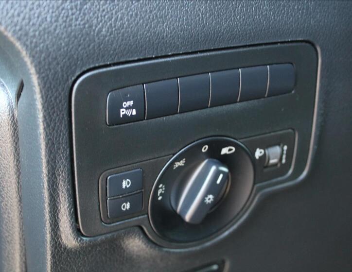 Mercedes-Benz Vito 21