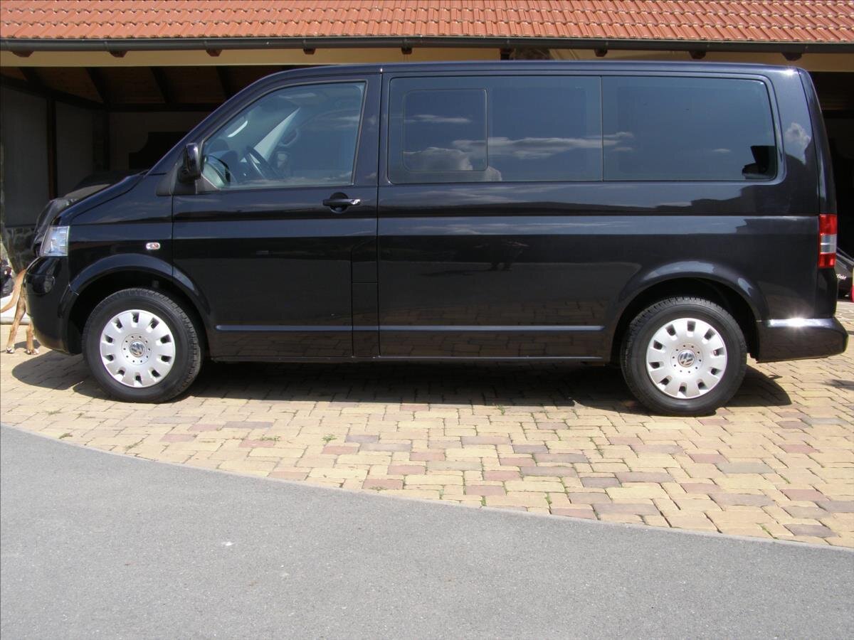 Volkswagen Caravelle MPV 2,5 l 128 kw