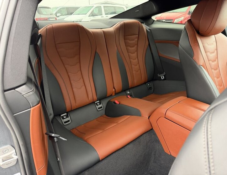 BMW Řada 8 Kupé 4,4 l 390 kw