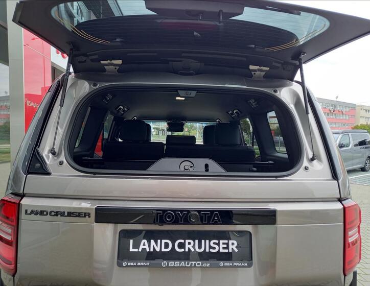 Toyota Land Cruiser 12