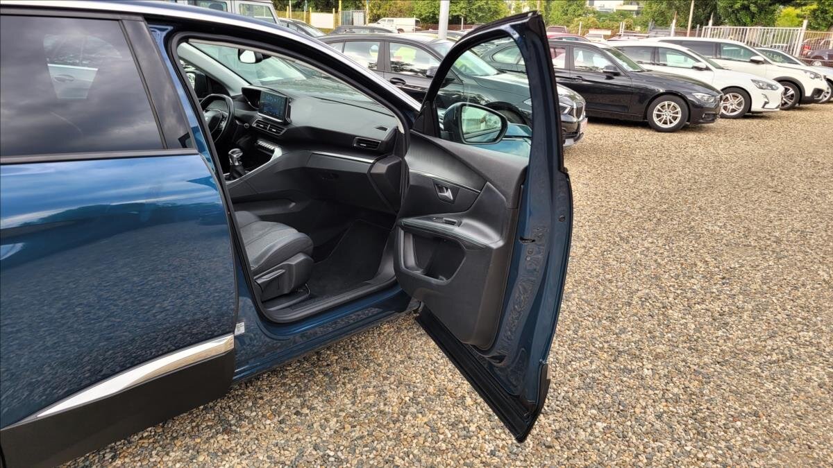 Peugeot 3008 SUV / Terénní 1,5 l 96 kw