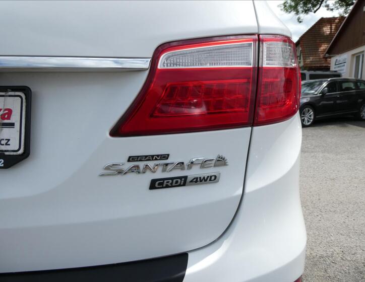 Hyundai Grand Santa Fe 10