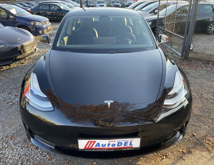 Tesla Model 3 Sedan 0,0 239 kw