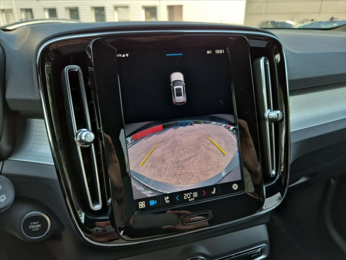 Volvo XC40 SUV / Terénní 2,0 l 120 kw