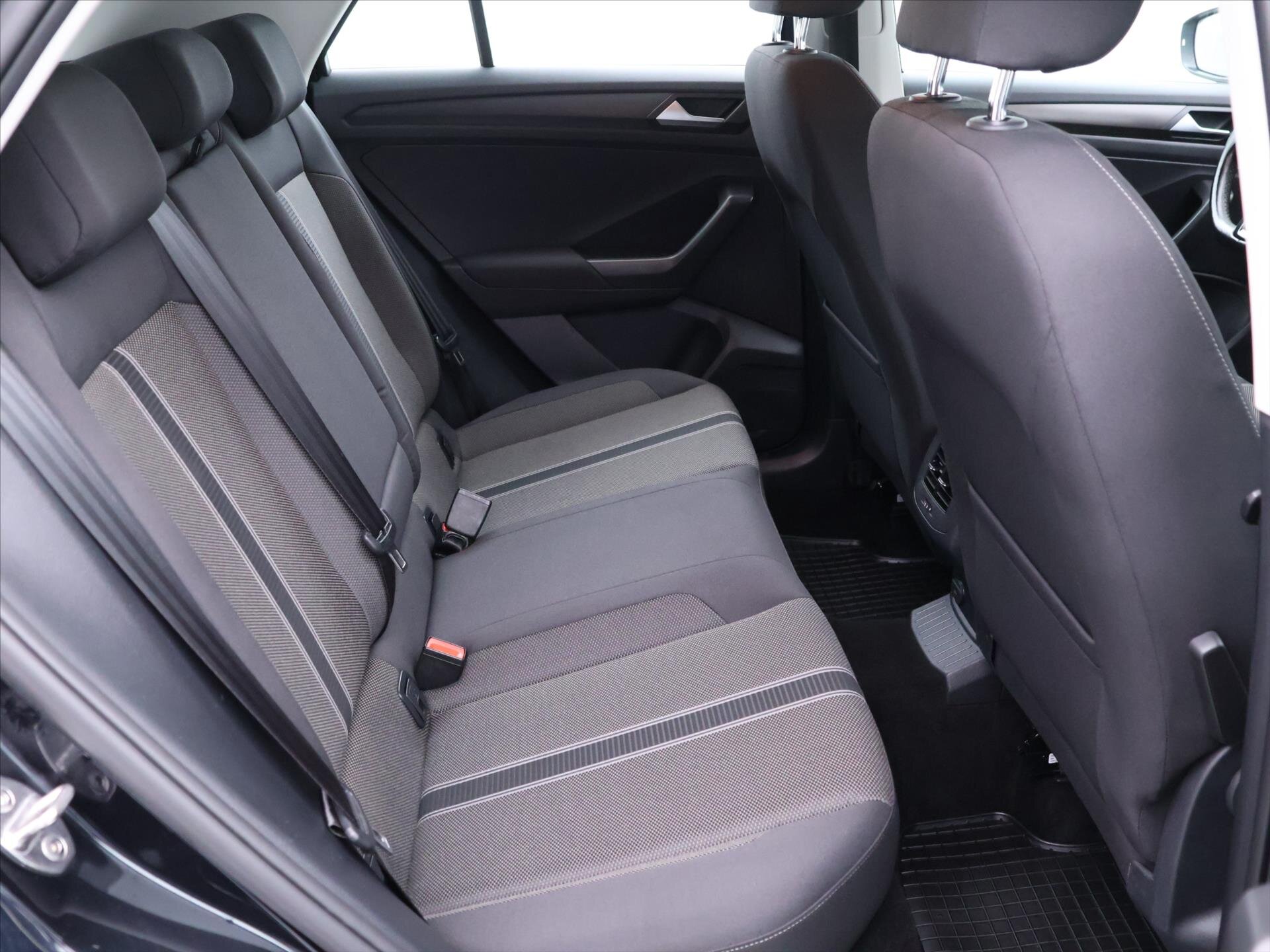 Volkswagen T-Roc SUV / Terénní 999,0 85 kw