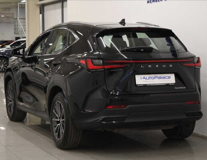 Lexus NX 350h SUV / Terénní 2,5 l 179 kw