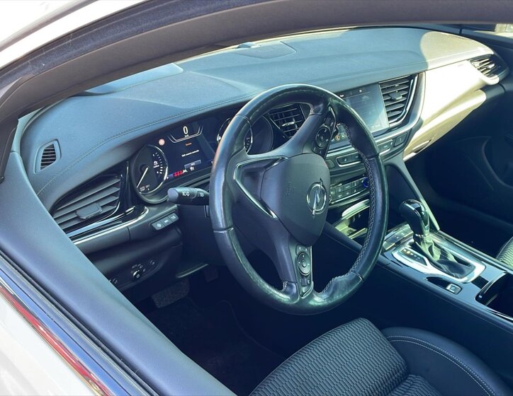 Opel Insignia Kombi 2,0 l 128 kw