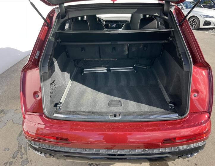 Audi Q7 25