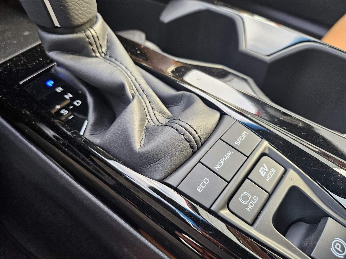 Toyota Camry Sedan / Limuzína 2,5 l 137 kw