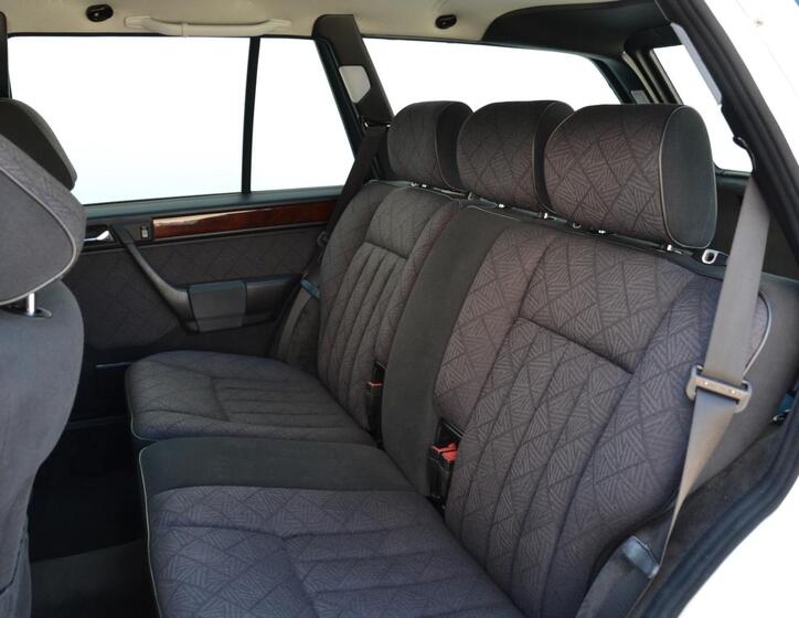 Mercedes-Benz 124 27