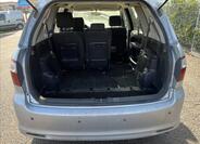 Toyota Avensis Verso 25