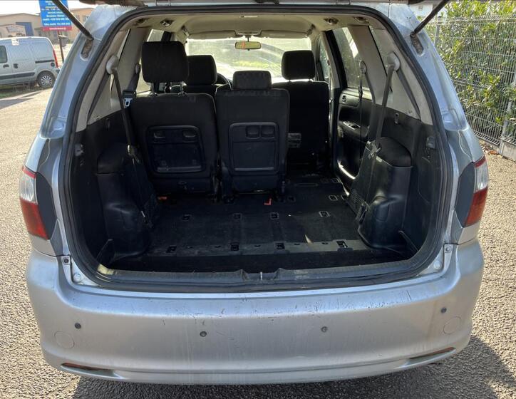 Toyota Avensis Verso 25