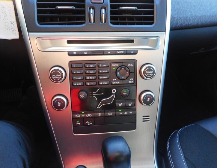 Volvo XC60 SUV 2,4 l 120 kw