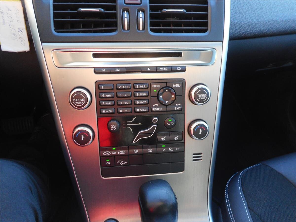 Volvo XC60 SUV 2,4 l 120 kw