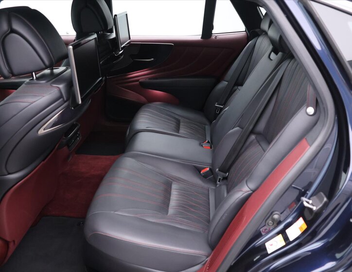 Lexus LS 500h Sedan / Limuzína 3,5 l 220 kw