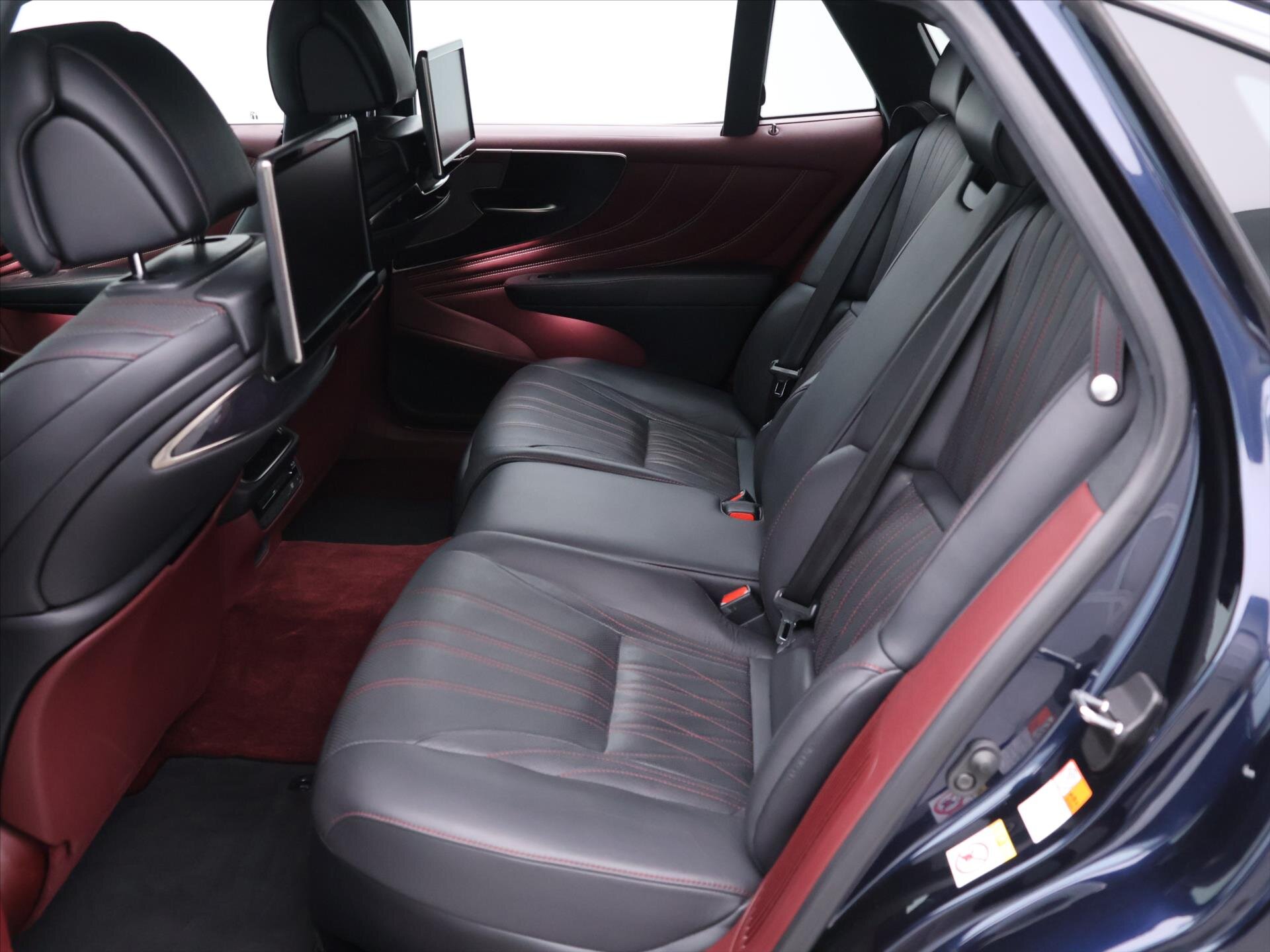 Lexus LS 500h Sedan / Limuzína 3,5 l 220 kw