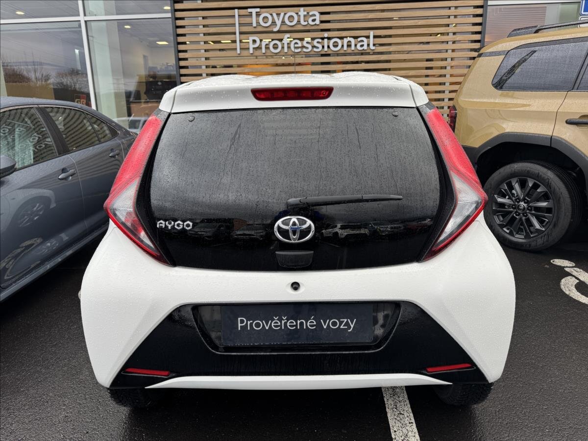 Toyota Aygo Hatchback 998,0 53 kw