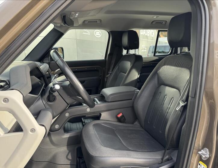 Land Rover Defender 11