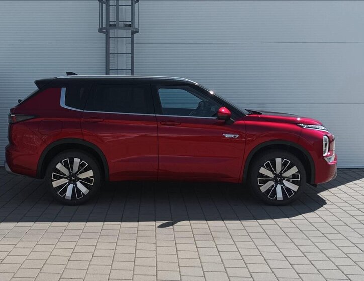 Mitsubishi Outlander SUV 2,4 l 225 kw