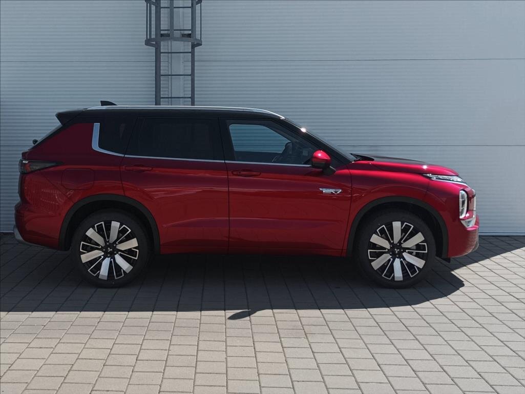 Mitsubishi Outlander SUV 2,4 l 225 kw