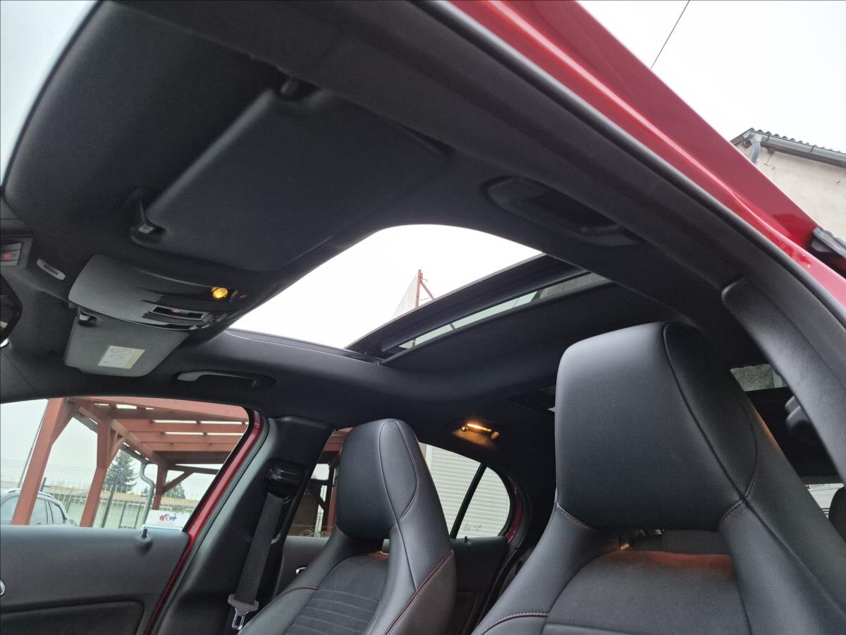 Mercedes-Benz GLA SUV / Terénní 1,6 l 115 kw