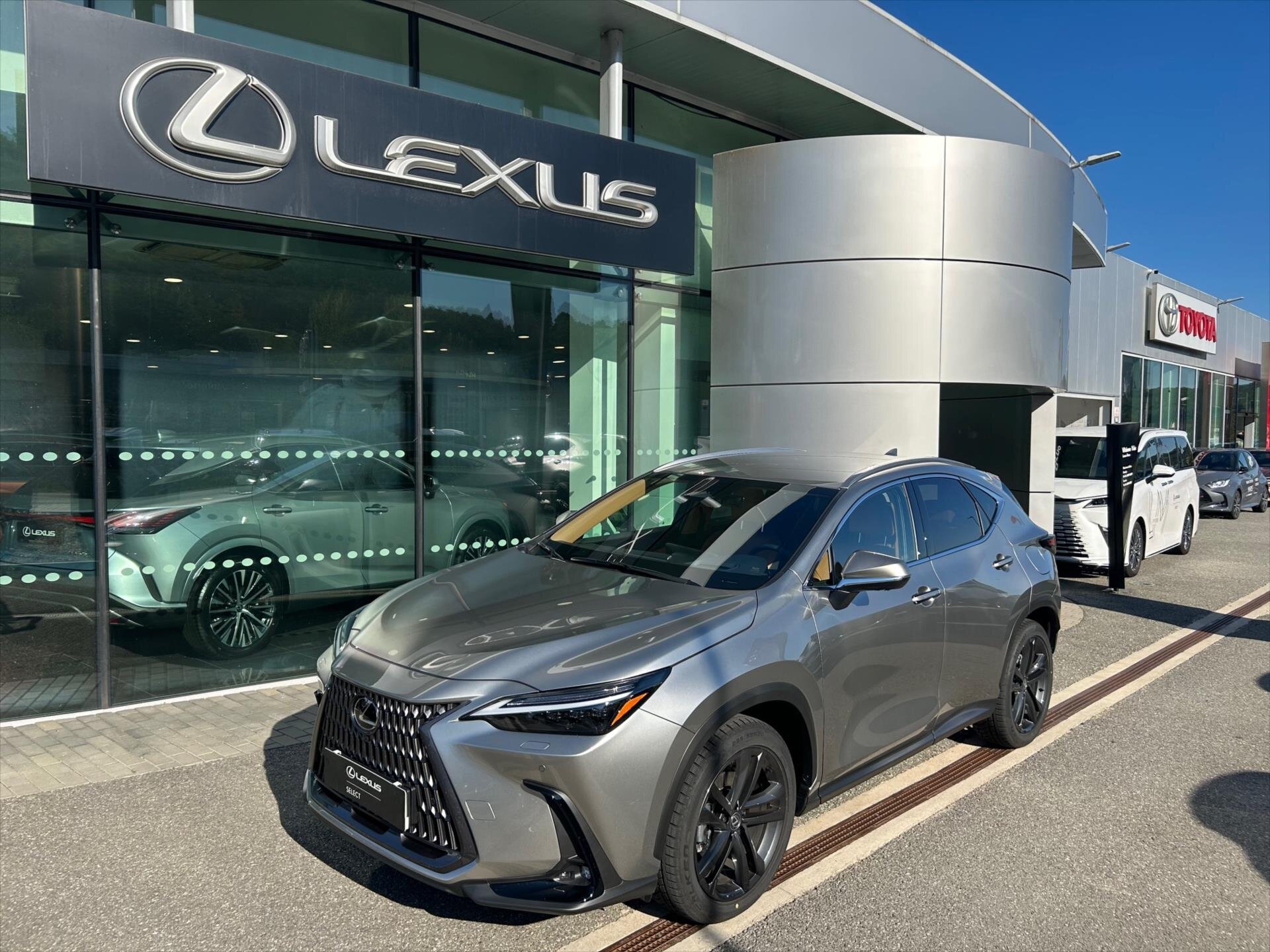 Lexus NX 350h SUV / Terénní 2,5 l 179 kw