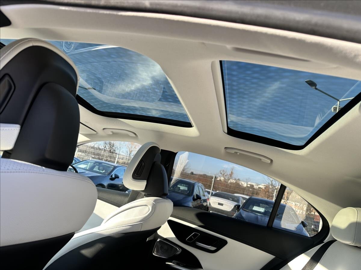 Mercedes-Benz Třídy C Sedan 2,0 l 150 kw