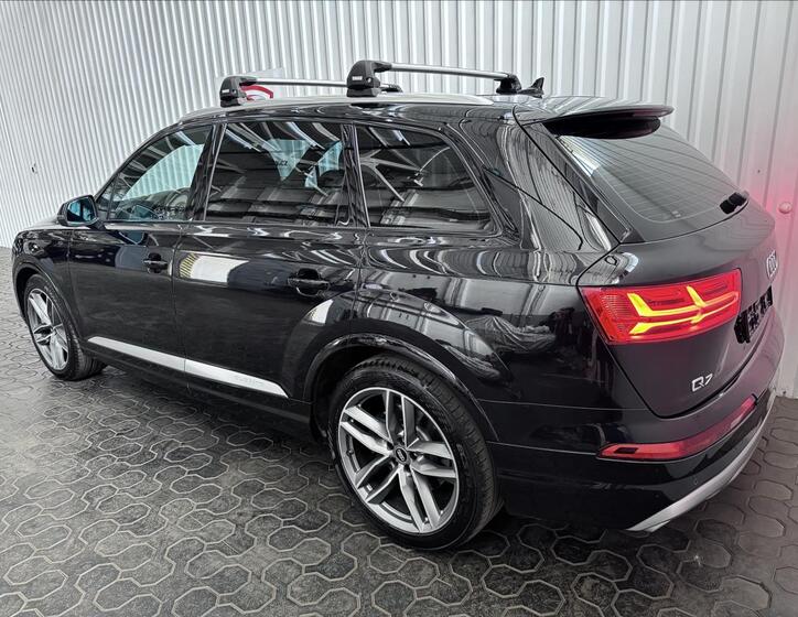 Audi Q7 6