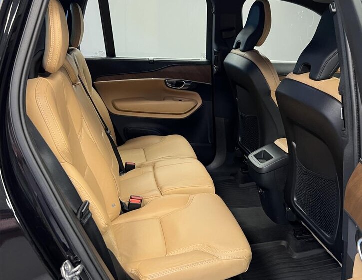 Volvo XC90 SUV / Terénní 2,0 l 240 kw