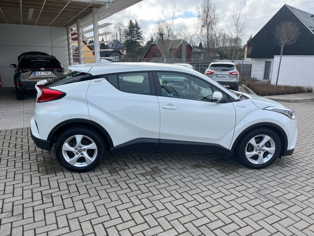 Toyota C-HR SUV / Terénní 1,8 l 72 kw