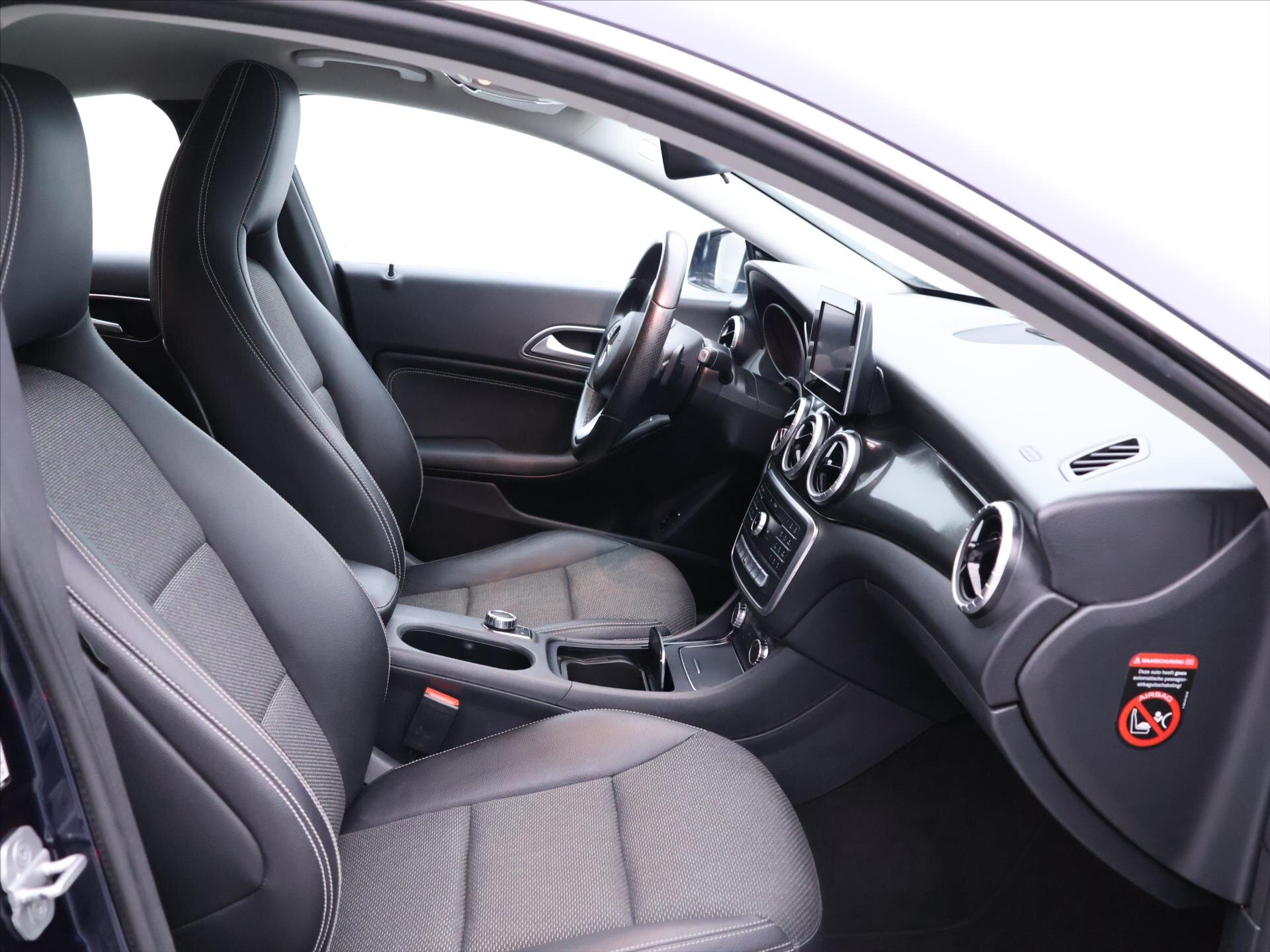 Mercedes-Benz CLA Sedan / Limuzína 1,5 l 80 kw