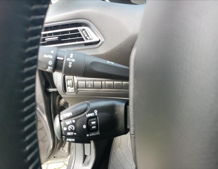 Peugeot 308 Hatchback 1,2 l 81 kw