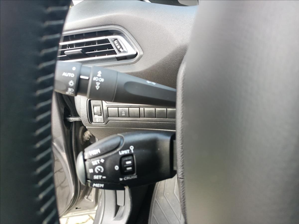 Peugeot 308 Hatchback 1,2 l 81 kw