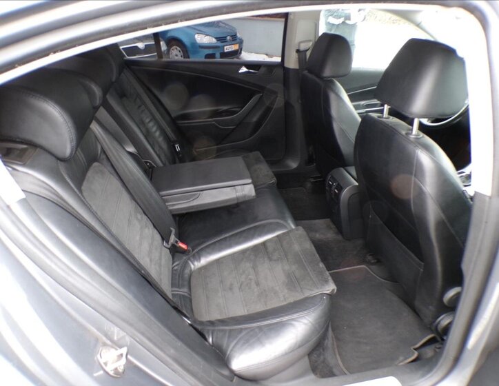 Volkswagen Passat Sedan 2,0 l 103 kw