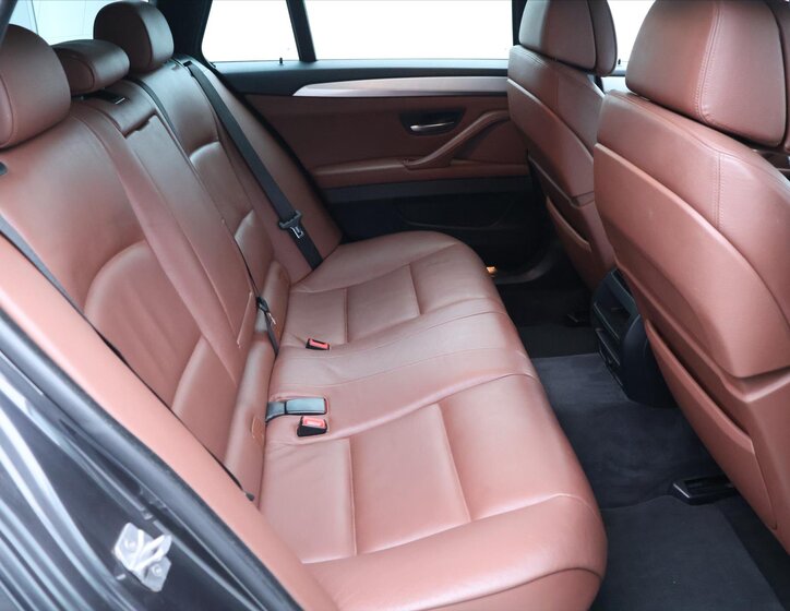 BMW Řada 5 Kombi 3,0 l 190 kw