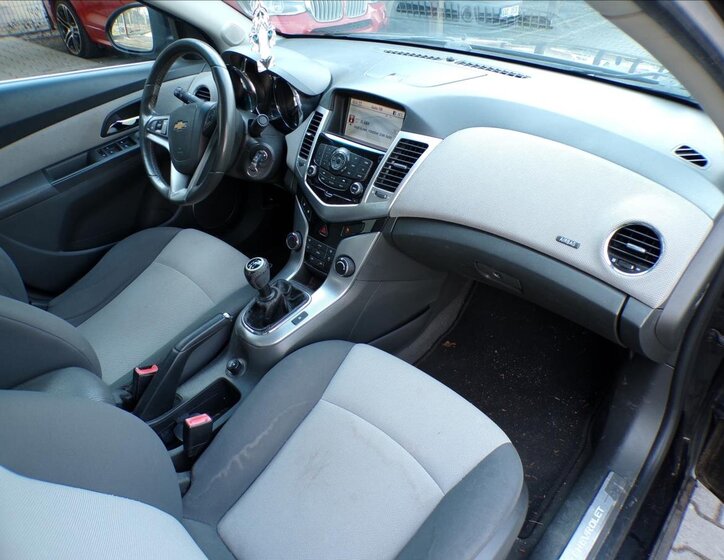 Chevrolet Cruze Sedan / Limuzína 2,0 l 110 kw