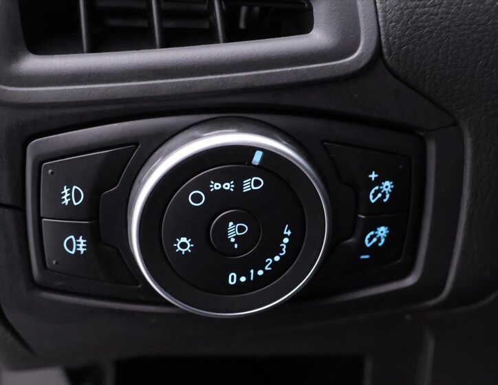 Ford Focus Kombi 999,0 92 kw