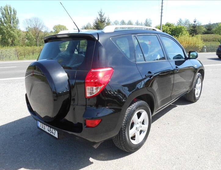 Toyota RAV4 Kombi 2,0 l 112 kw
