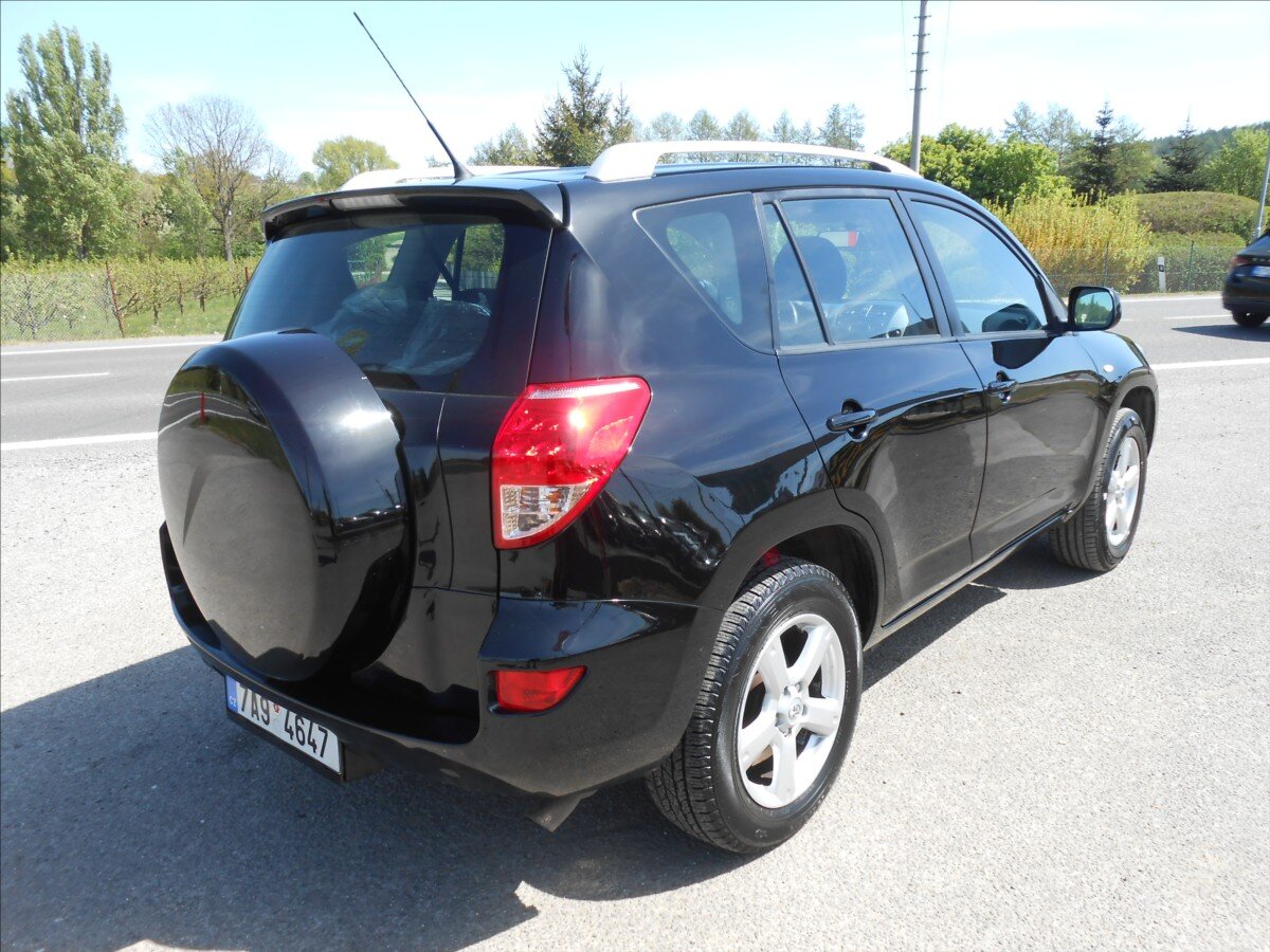 Toyota RAV4 Kombi 2,0 l 112 kw