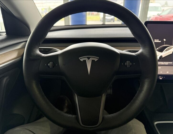 Tesla Model 3 Sedan / Limuzína 0,0 377 kw